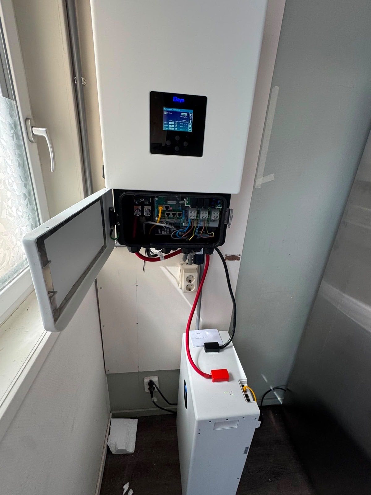 Deye hybride omvormer met thuisbatterij geïnstalleerd door Tempodak